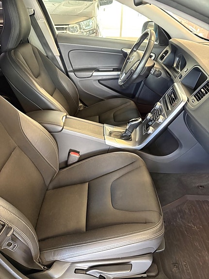 Volvo V60 4 of 5