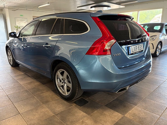 Volvo V60 2 of 5
