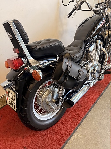 Suzuki Intruder VS600GLU 4 of 7