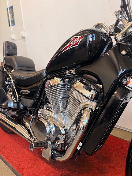 Suzuki Intruder VS600GLU 7 of 7