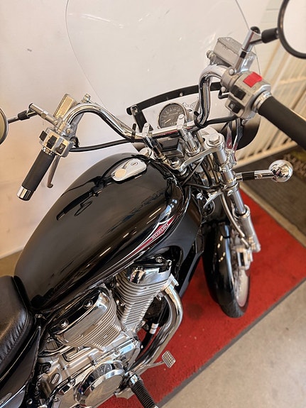 Suzuki Intruder VS600GLU 6 of 7