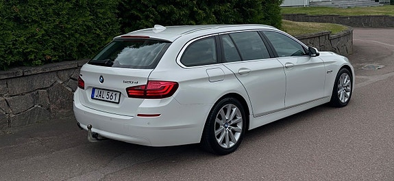 BMW 520d 2 of 5
