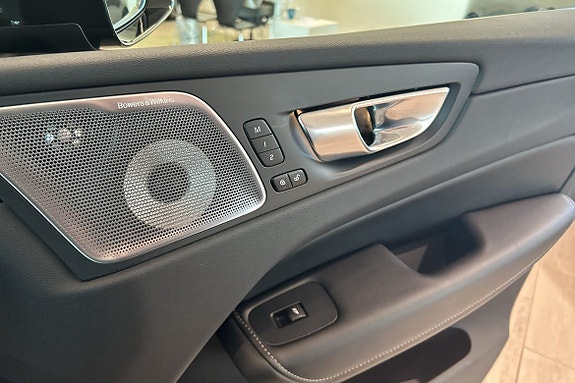 Volvo XC60 14 of 30