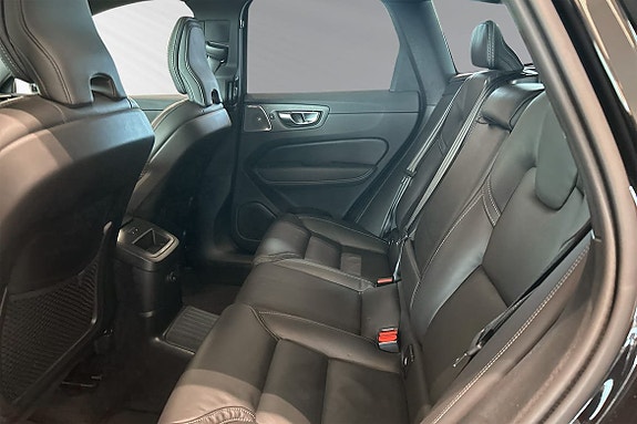 Volvo XC60 8 of 30