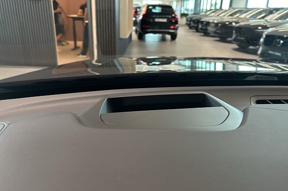 Volvo XC60 27 of 30
