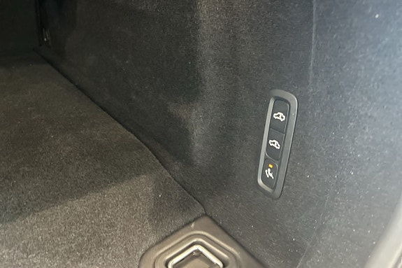 Volvo XC60 16 of 30