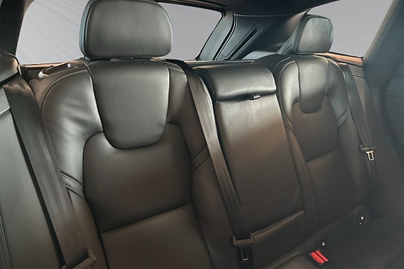 Volvo XC60 12 of 30