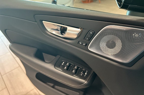 Volvo XC60 25 of 30