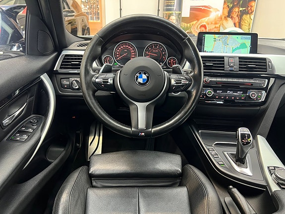 BMW 330i 15 of 30