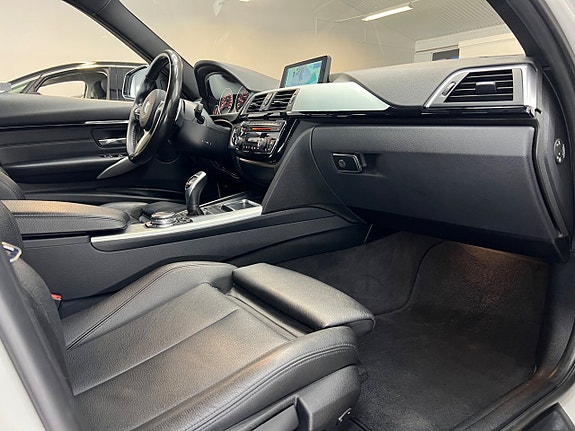 BMW 330i 30 of 30