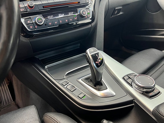 BMW 330i 22 of 30