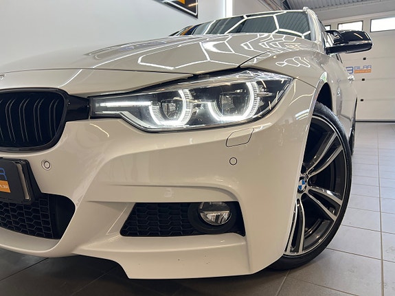 BMW 330i 10 of 30