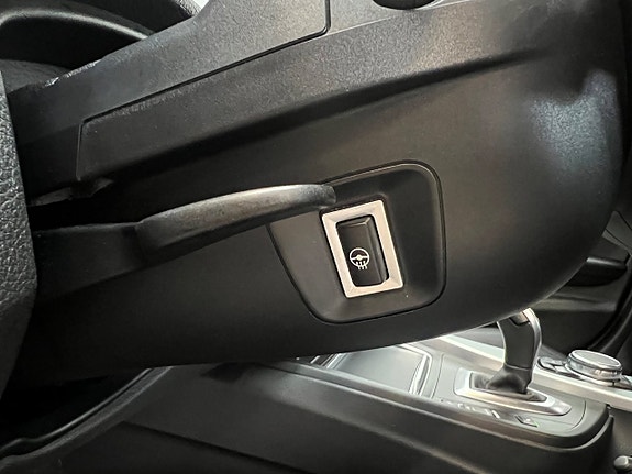 BMW 330i 25 of 30