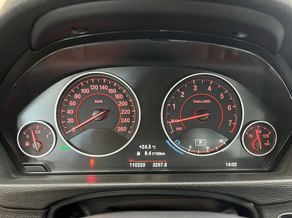 BMW 330i 26 of 30