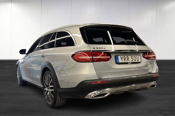 Mercedes-Benz E220 d 4 of 5