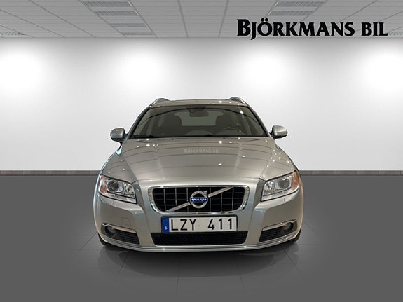 Volvo V70 2 of 14