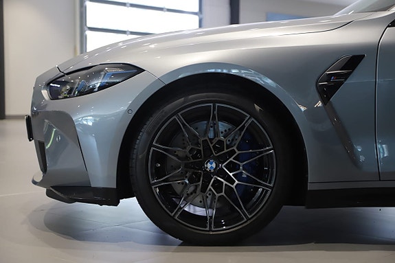 BMW M4 4 of 5