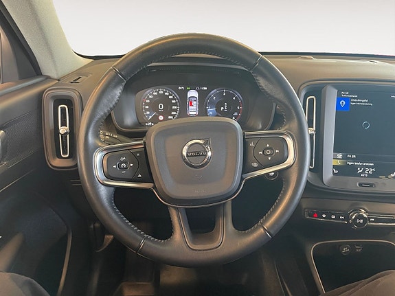 Volvo XC40 13 of 26