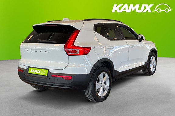 Volvo XC40 4 of 5