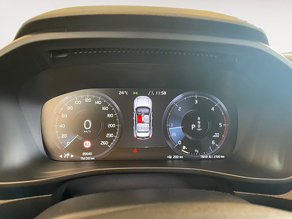 Volvo XC40 12 of 26