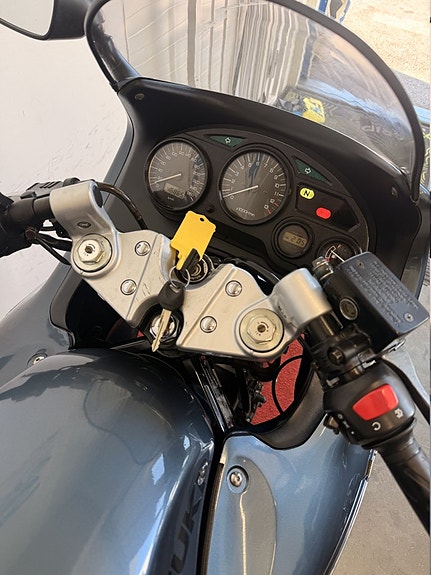 Suzuki GSX 750F Katana 0.75 4 of 6