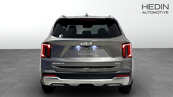 Kia Sorento 4 of 20