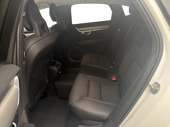 Volvo S90 13 of 29
