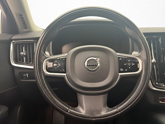 Volvo S90 10 of 29