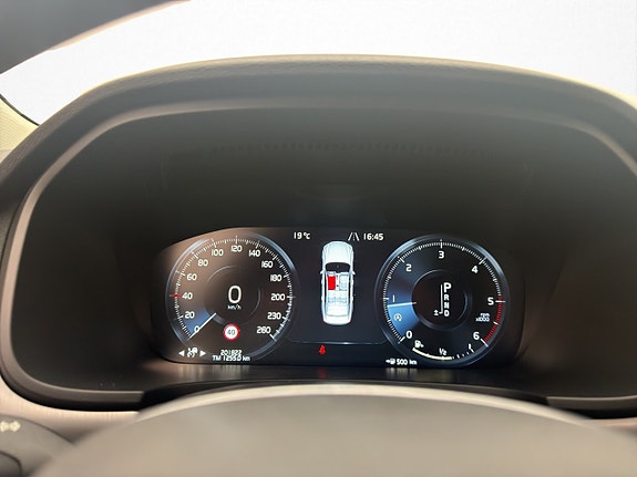 Volvo S90 15 of 29