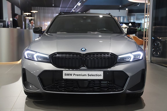 BMW 330e 4 of 5