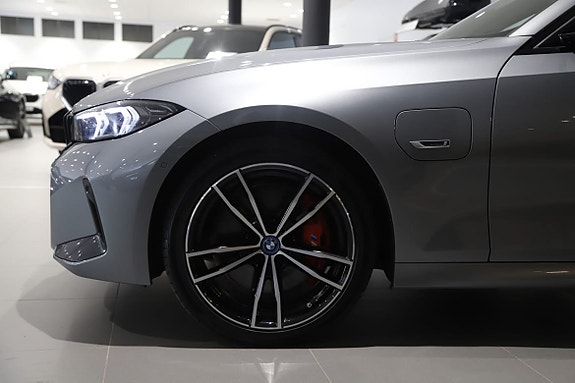 BMW 330e 2 of 5