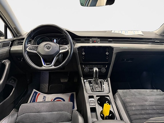 Volkswagen Passat 10 of 15