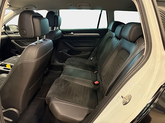 Volkswagen Passat 13 of 15