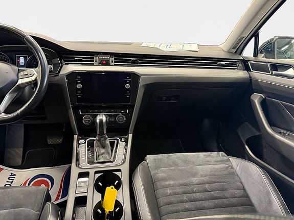 Volkswagen Passat 11 of 15