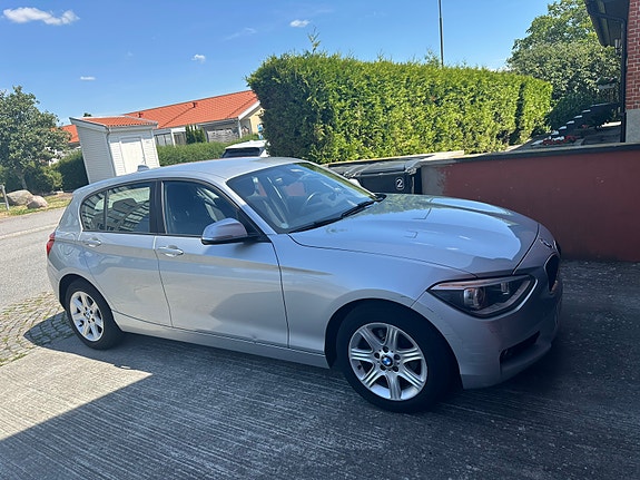 BMW 116i 2 of 5