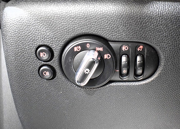 MINI Cooper 17 of 24