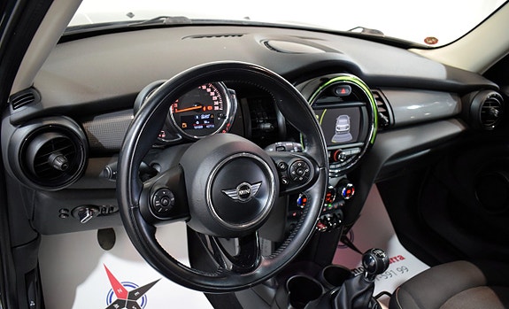 MINI Cooper 9 of 24