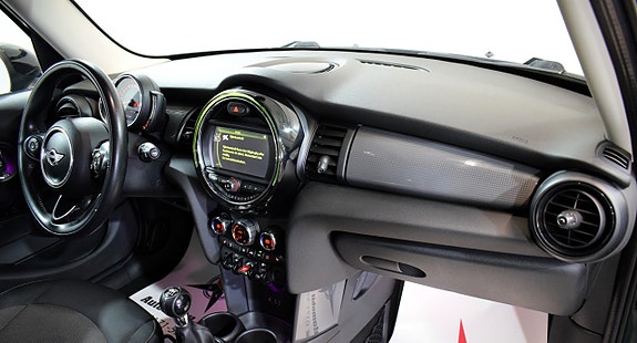 MINI Cooper 21 of 24