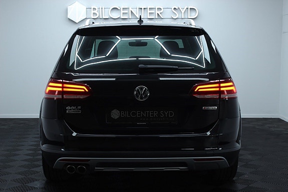 Volkswagen Golf Alltrack 12 of 26