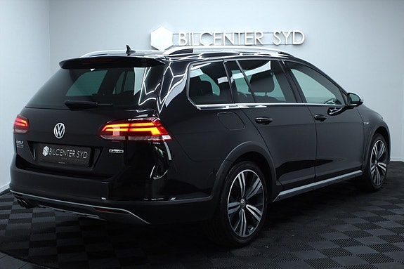 Volkswagen Golf Alltrack 11 of 26