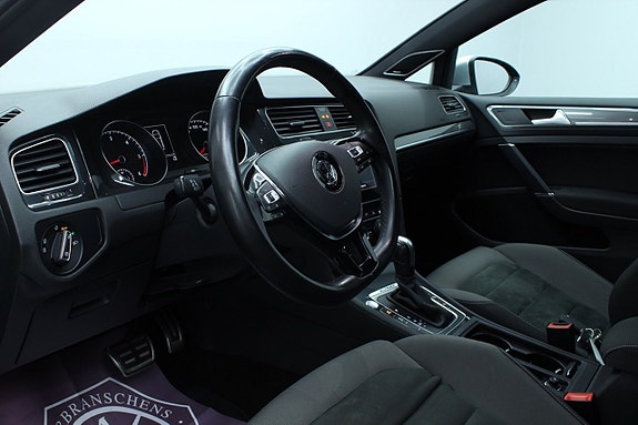 Volkswagen Golf Alltrack 16 of 26