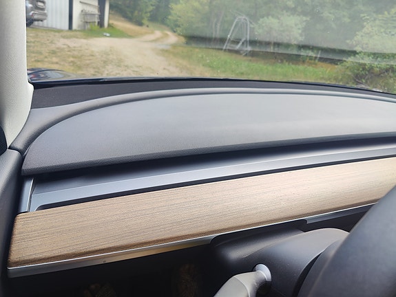 Tesla Model 3 4 of 4