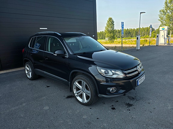 Volkswagen Tiguan 2 of 5