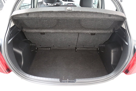 Toyota Yaris 23 of 24