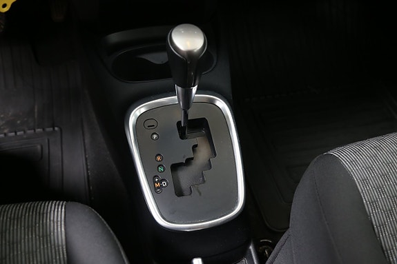 Toyota Yaris 18 of 24