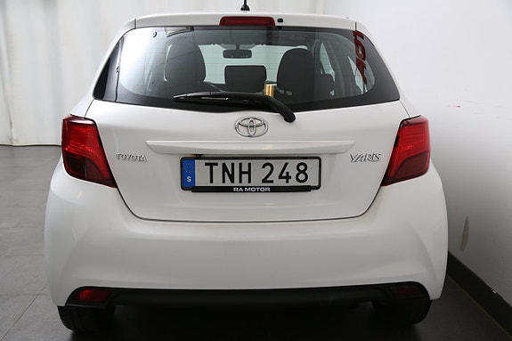 Toyota Yaris 24 of 24