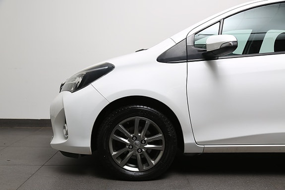 Toyota Yaris 6 of 24