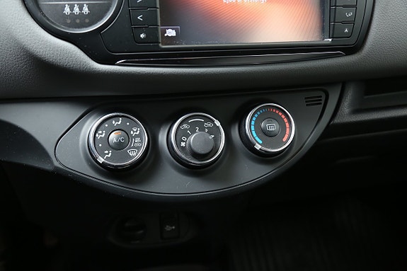 Toyota Yaris 19 of 24