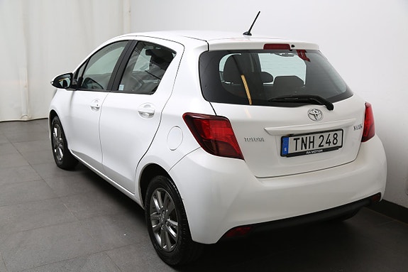Toyota Yaris 4 of 24