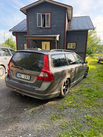 Volvo V70 3 of 3